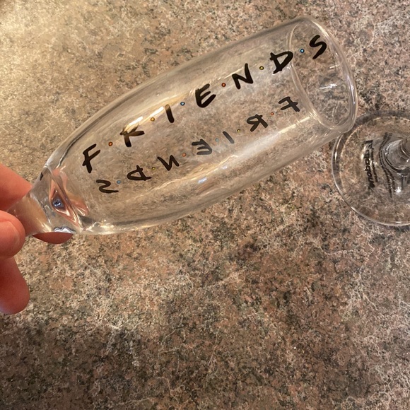 FRIENDS TV SHOW THEMED CHAMPAGNE FLUTES - Picture 2 of 2